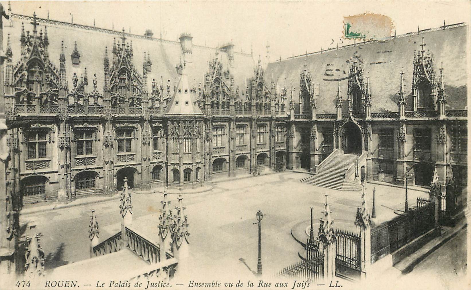 CPA Rouen Le Palais de Justice Ensemble vu de la Rue aux Juifs 