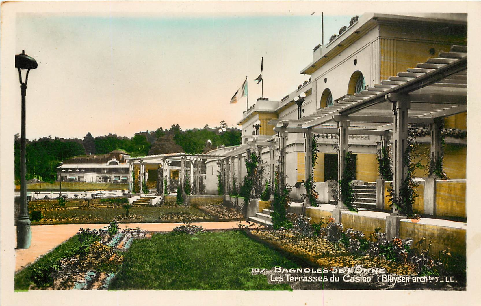 CPA Bagnoles de L'Orne Les Terrasses du Casio 