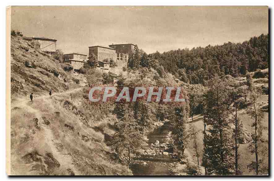 CPA N D d'Ay Ardeche Ensemble vu du Couchant Au sommet les trois donjons a gauche chemin de Preaux a
