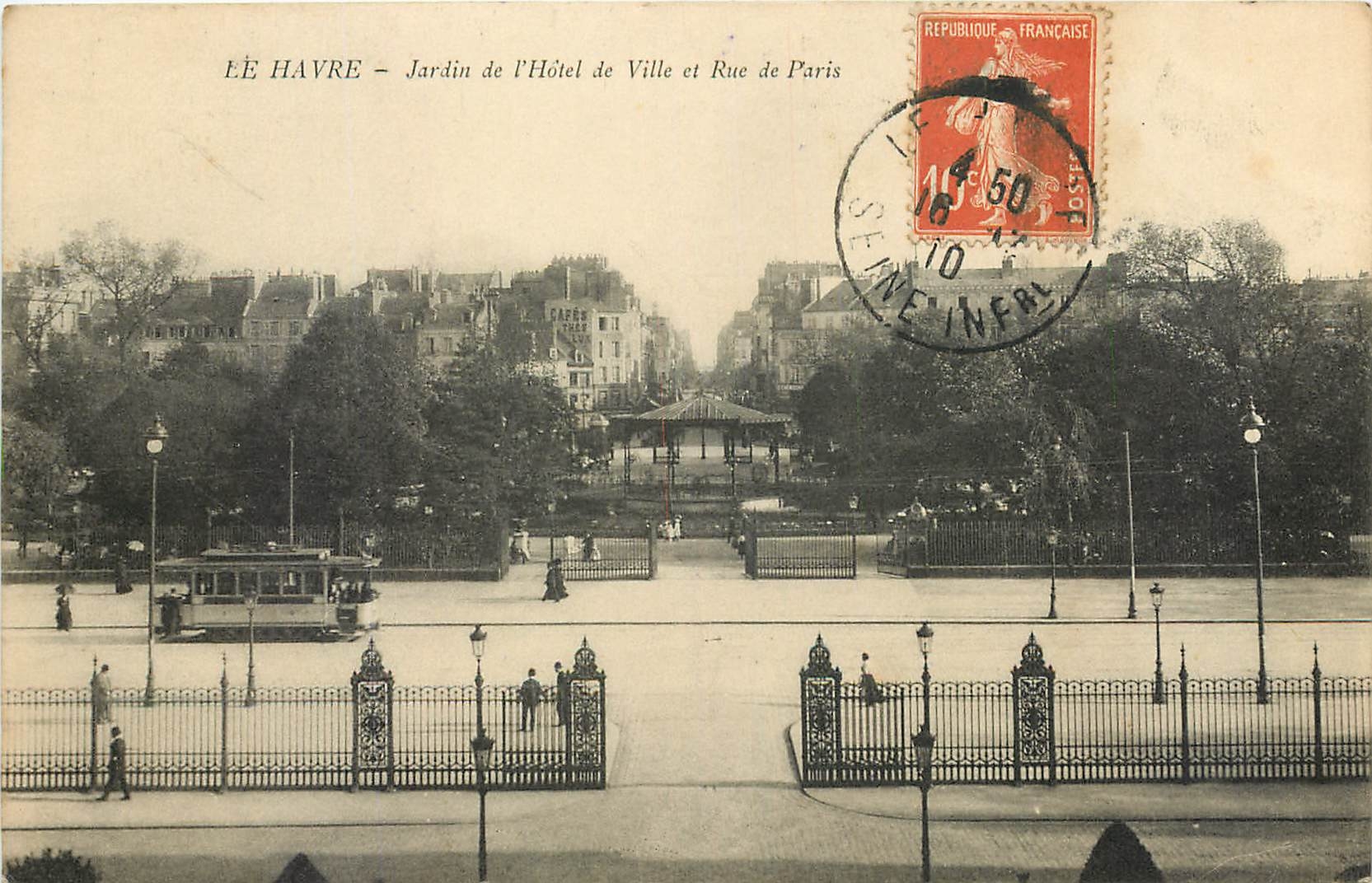CPA Le Havre Jardin de l'Hotel de Ville et Rue de Paris Tramway