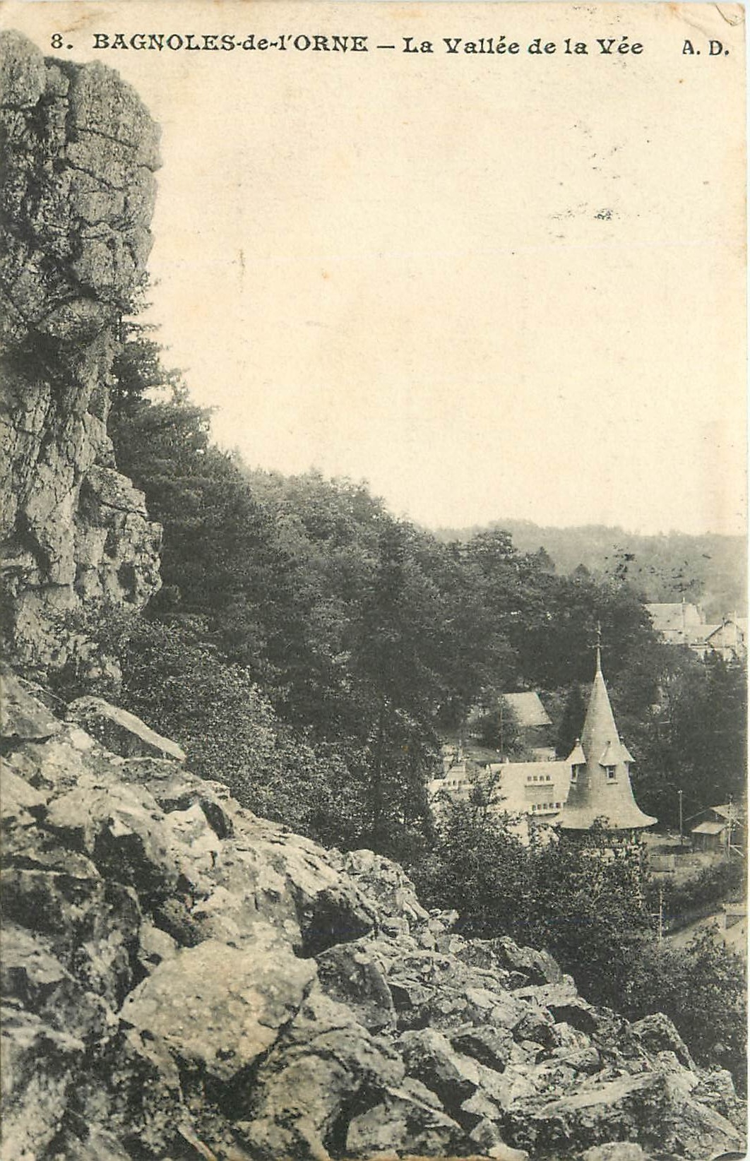 CPA Bagnoles de l'Orne La Vallee de la Vee 