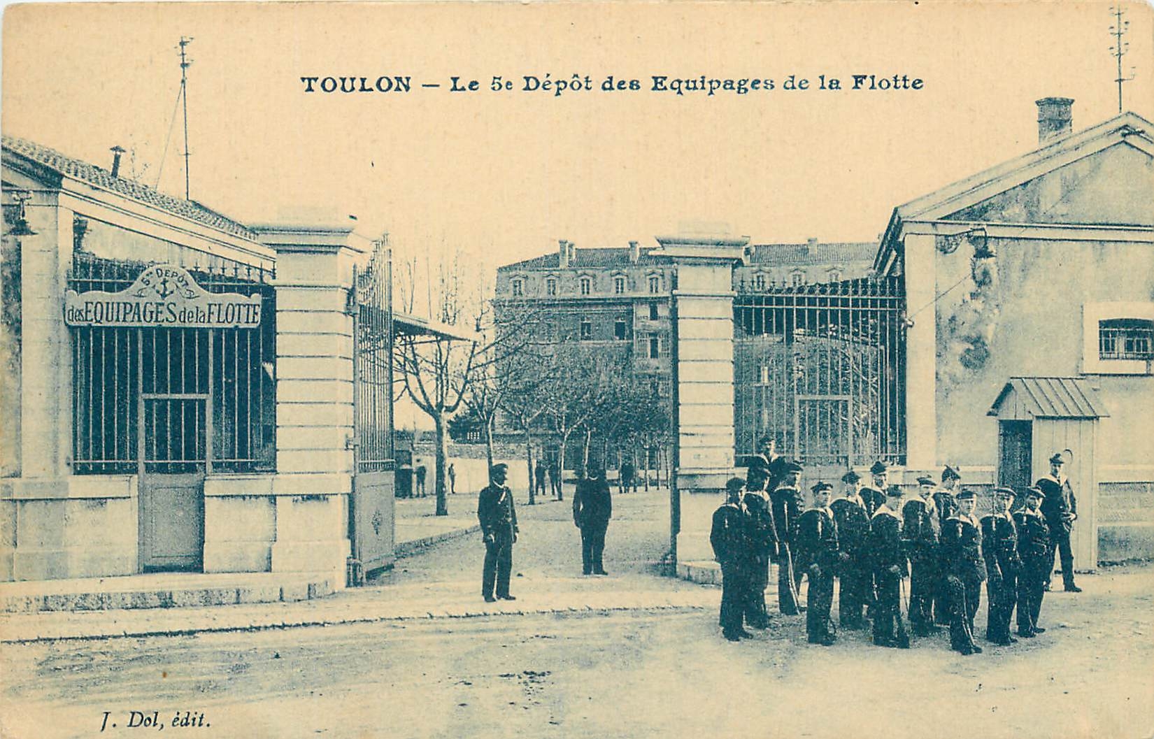 CPA Toulon Le Deport des Equipages de la Flotte Militaria
