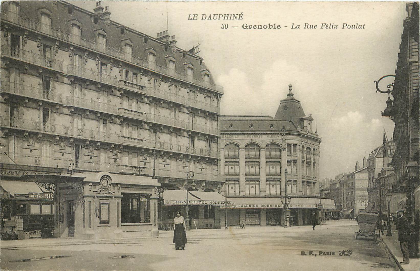 CPA Le Dauphine Grenoble La Rue Felix Poulat 