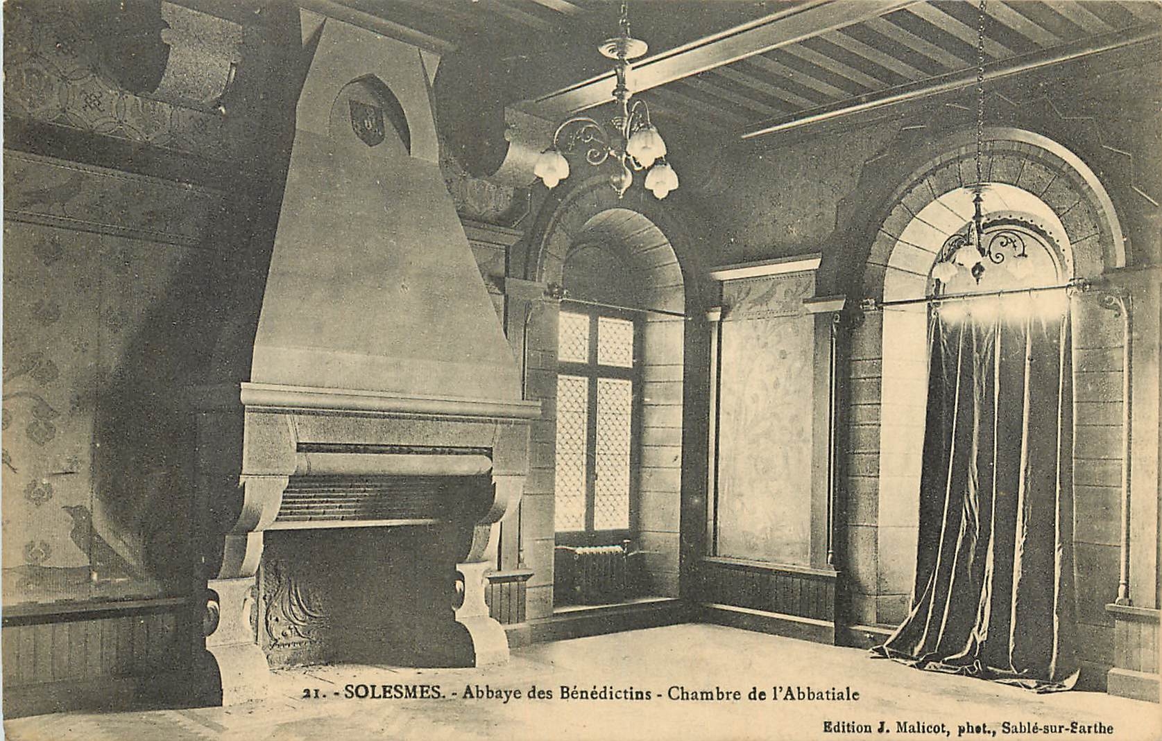 CPA Solesmes Abbaye des Benedictins Chambre de l'Abbatiale 