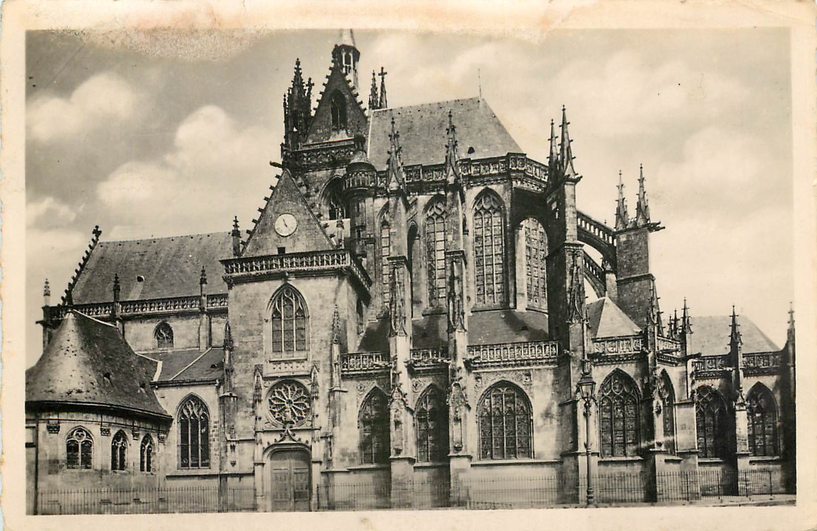 CPA La Ferte Bernard Sarthe Vue Generale de l'Eglise Notre Dame 