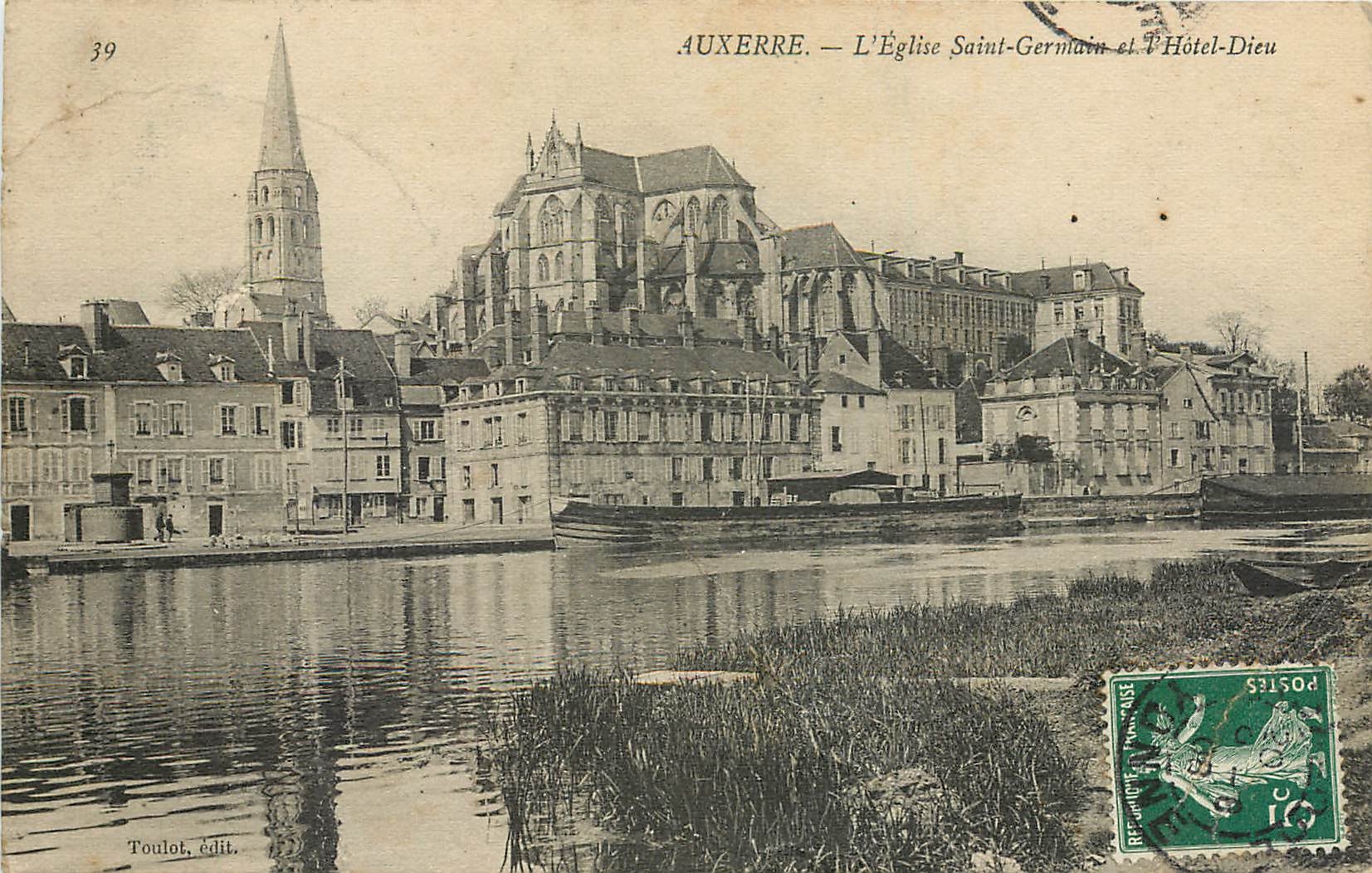 CPA Auxerre l'Eglise Saint Germain et l'Hotel Dieu 