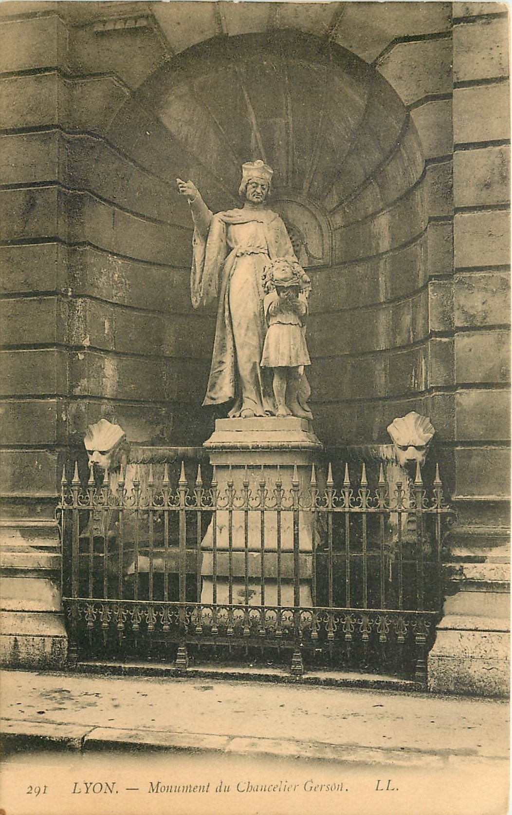 CPA Lyon Monument du Chancelier Gerson
