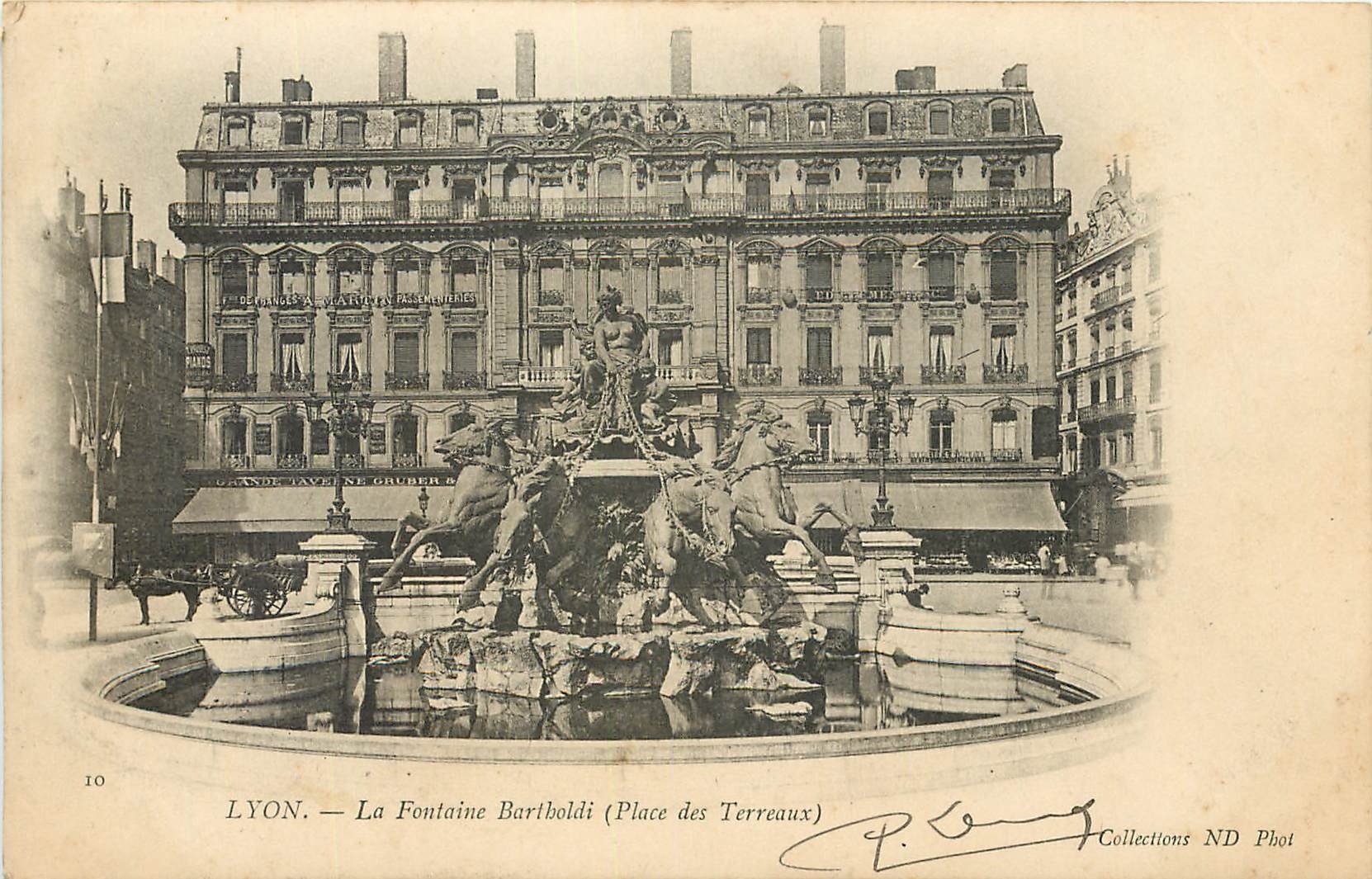 LYON — La Fontaine Bartiboldi (Place des Terreaux) — Collections ND Phot