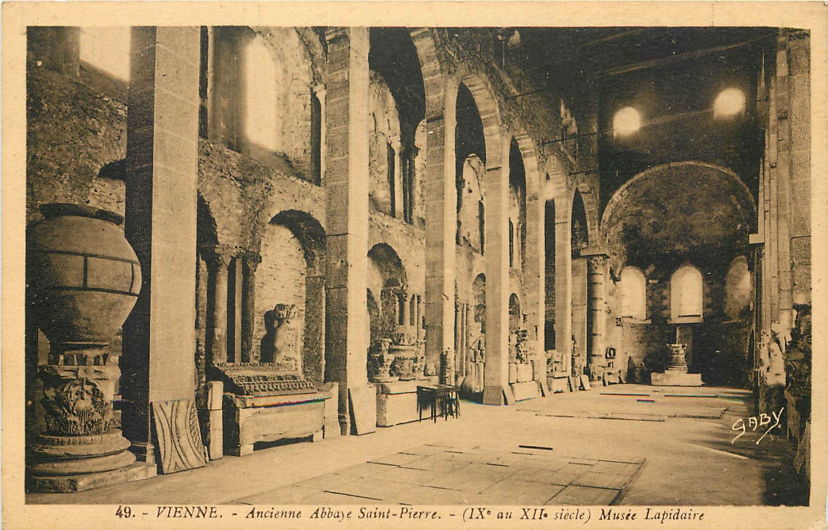 CPA Vienne Ancienne Abbaye Saint Pierre 