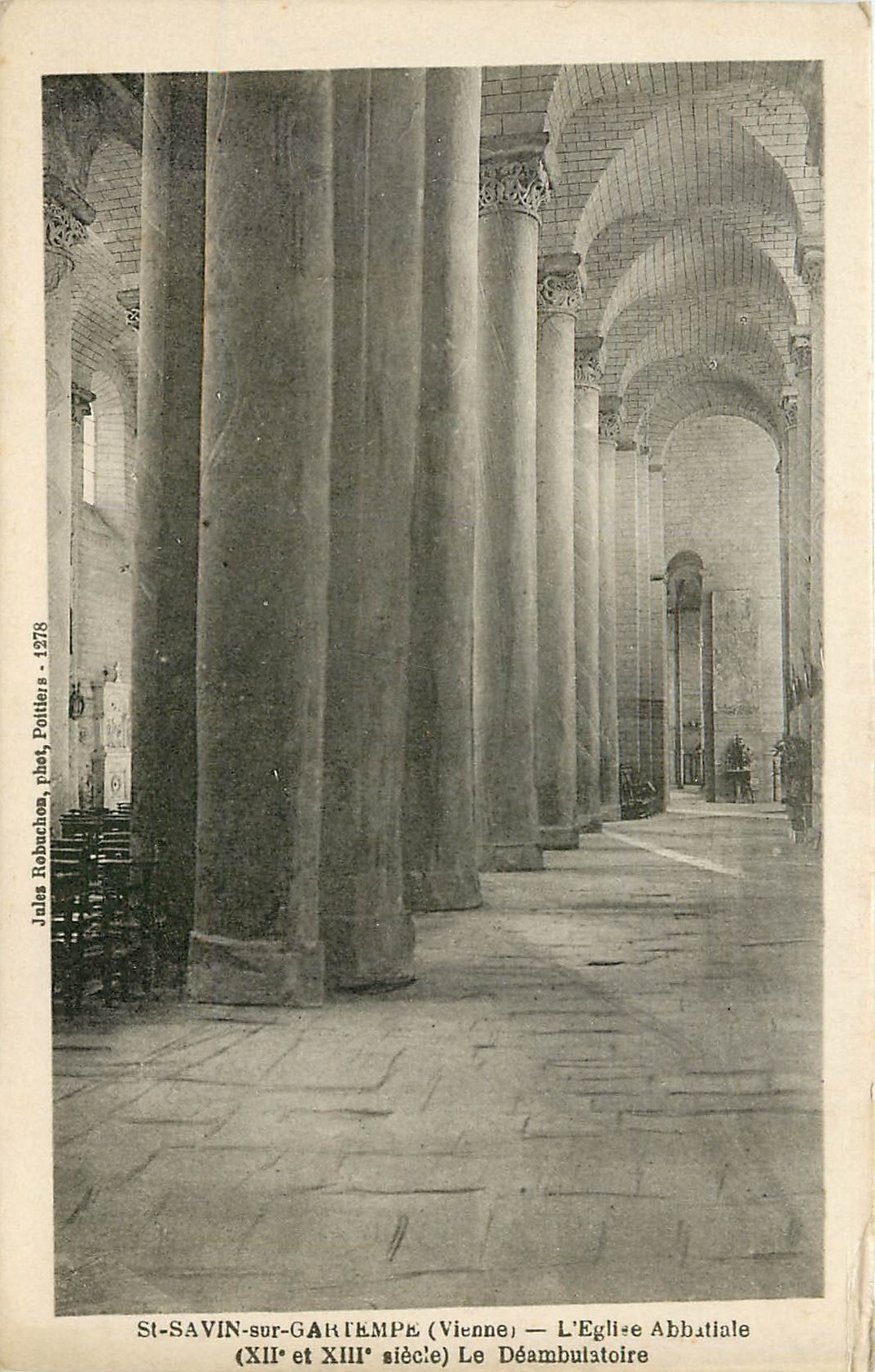 CPA St Savne sur Gartempe Vienne l'Eglise Abbatiale 