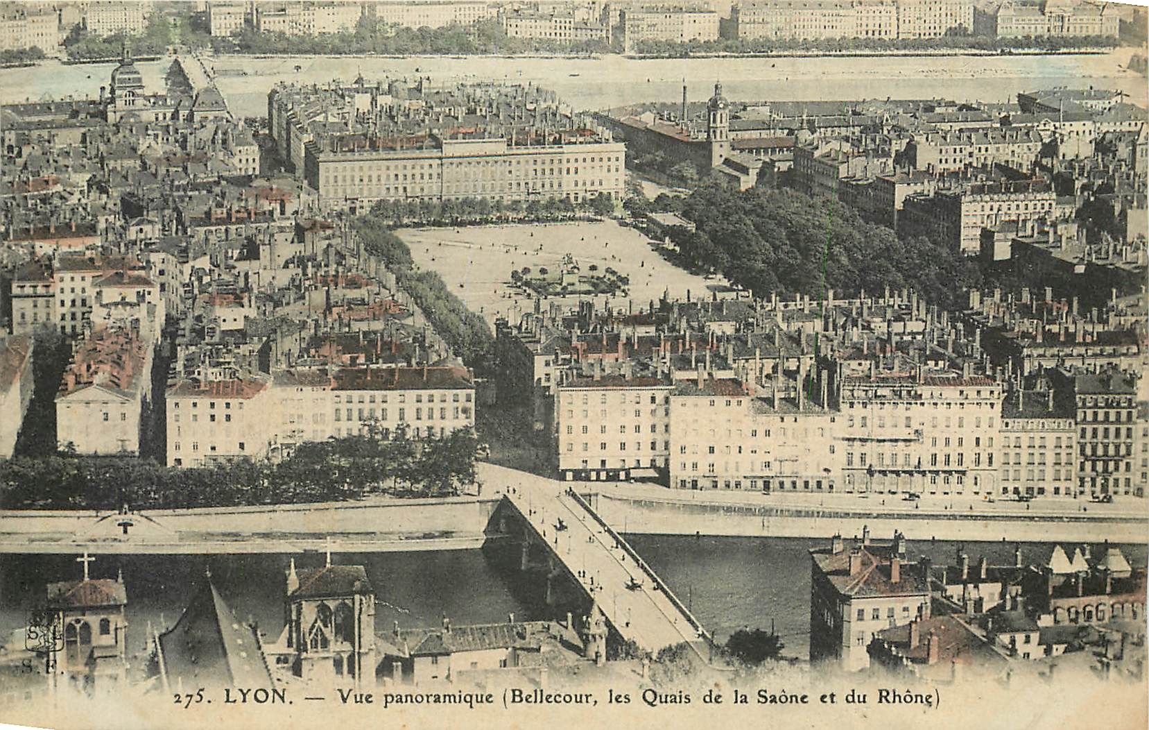CPA Lyon Vue panoramique Bellecour les Quais de la Saone et du Rhone 