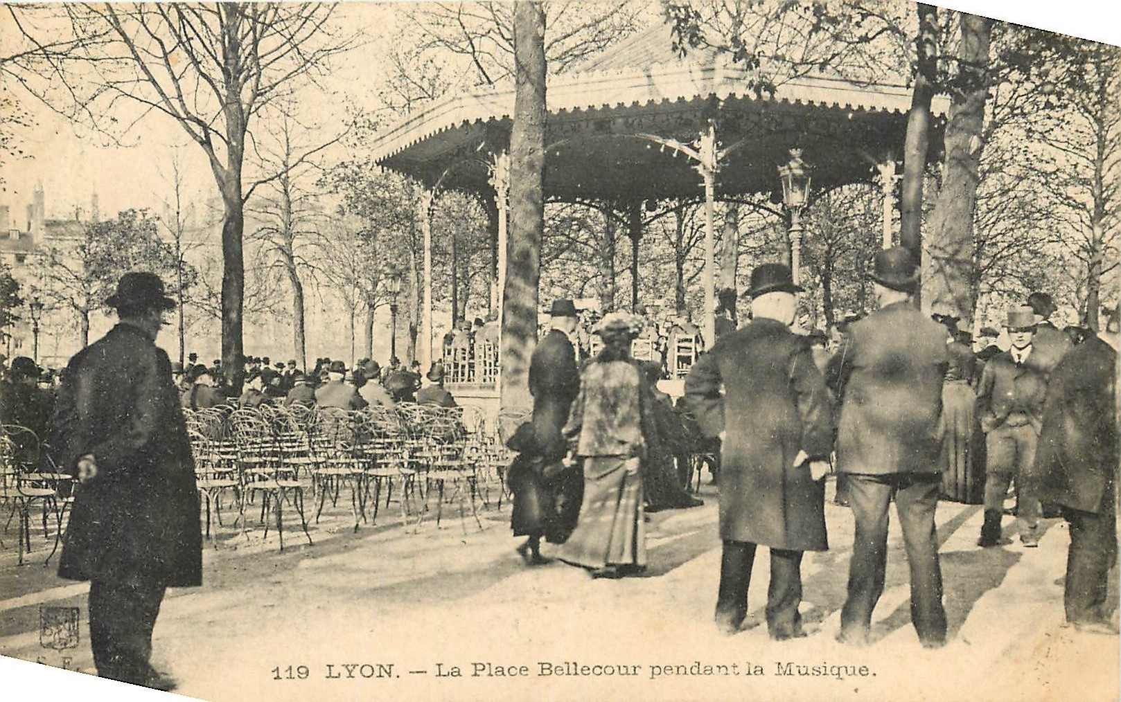 LYON — La Place Bellecour pendant la Musique — Éditeur E.F. n°119