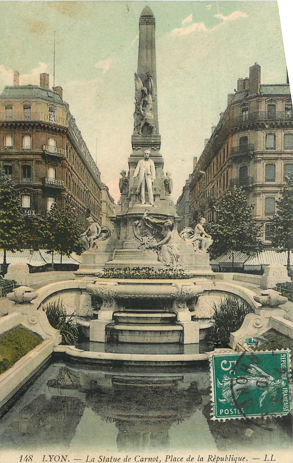 CPA Lyon La Statue de Carnot Place de la Republique 