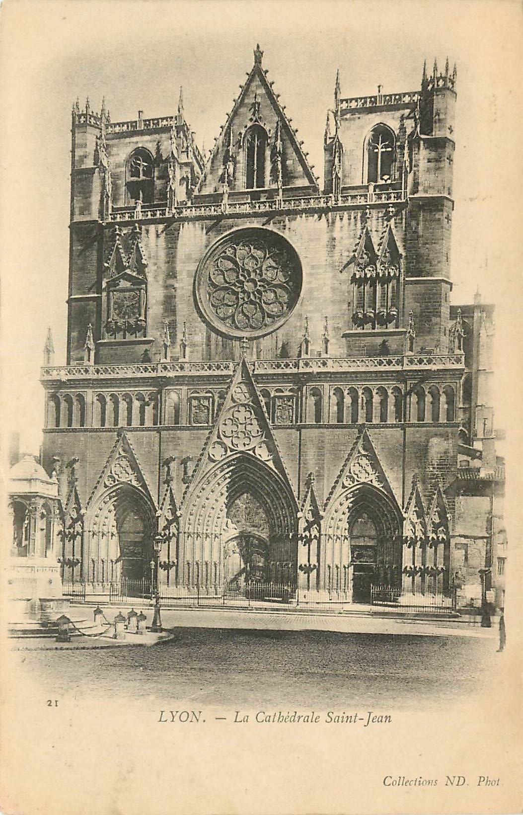 CPA Lyon La Cathedrale Saint Jean 