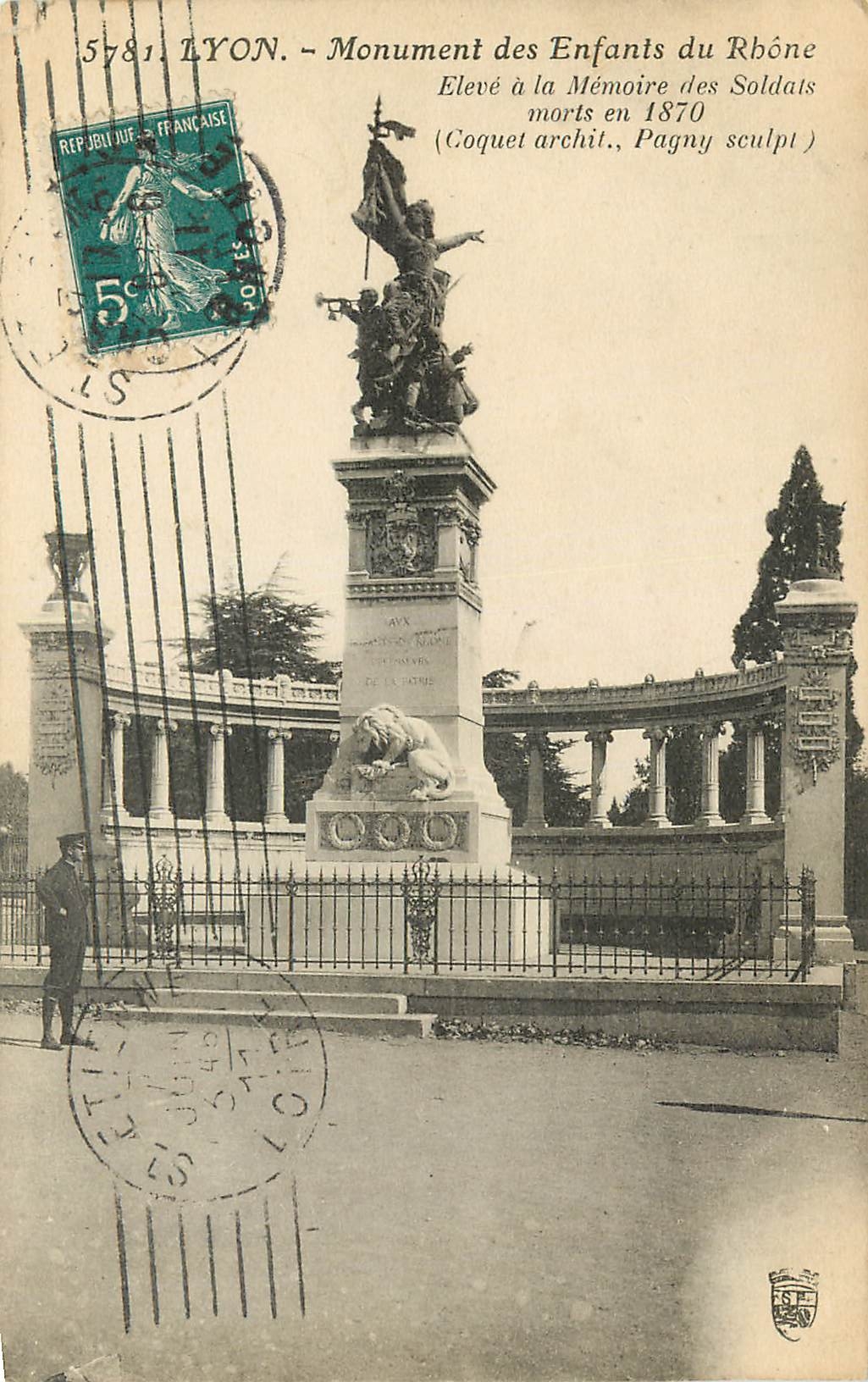 CPA Lyon Monument des Enfants du Rhone Eleve a la Memoire des Soldais 