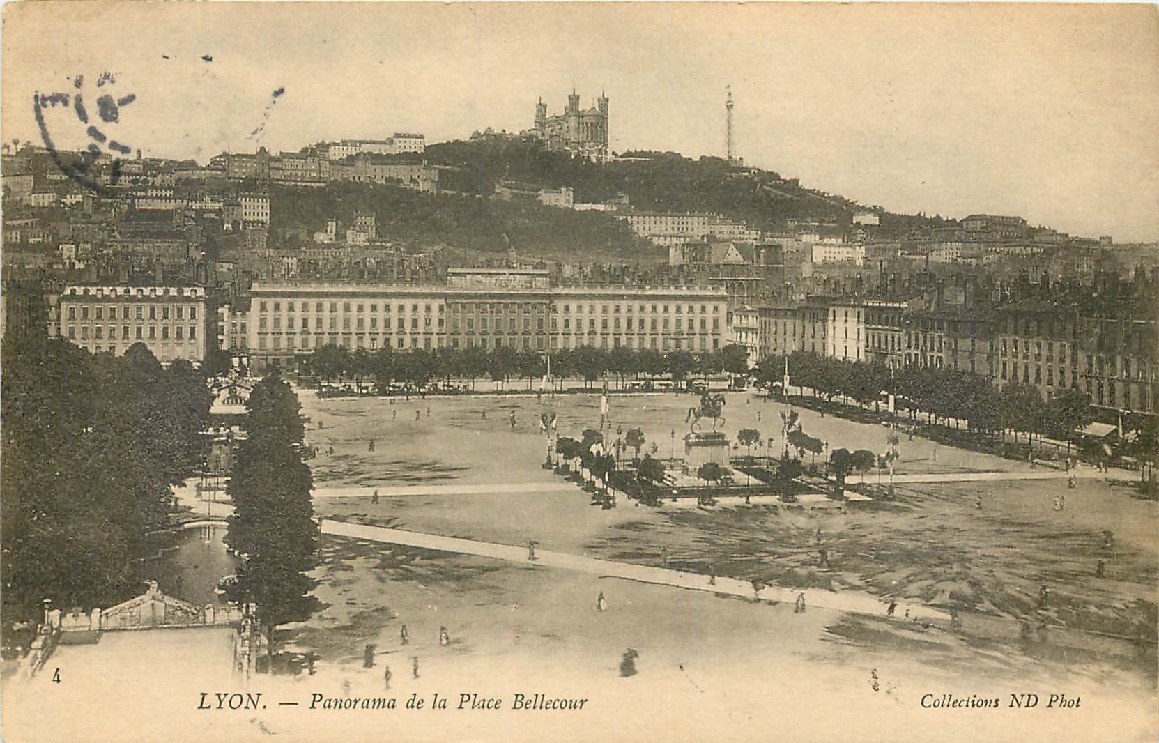 CPA Lyon Panorama de la Place Bellecour 