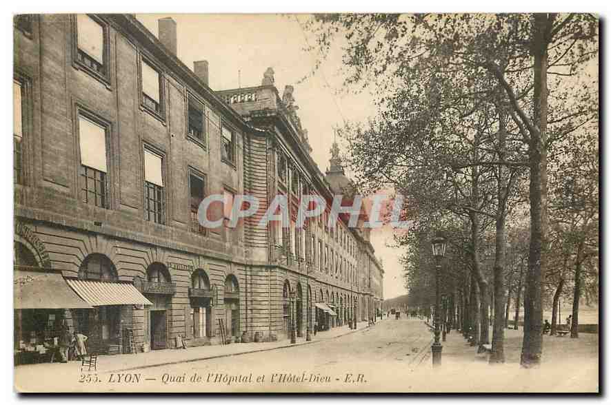 CPA Lyon Quai de l'Hopital et l'Hotel Dieu 