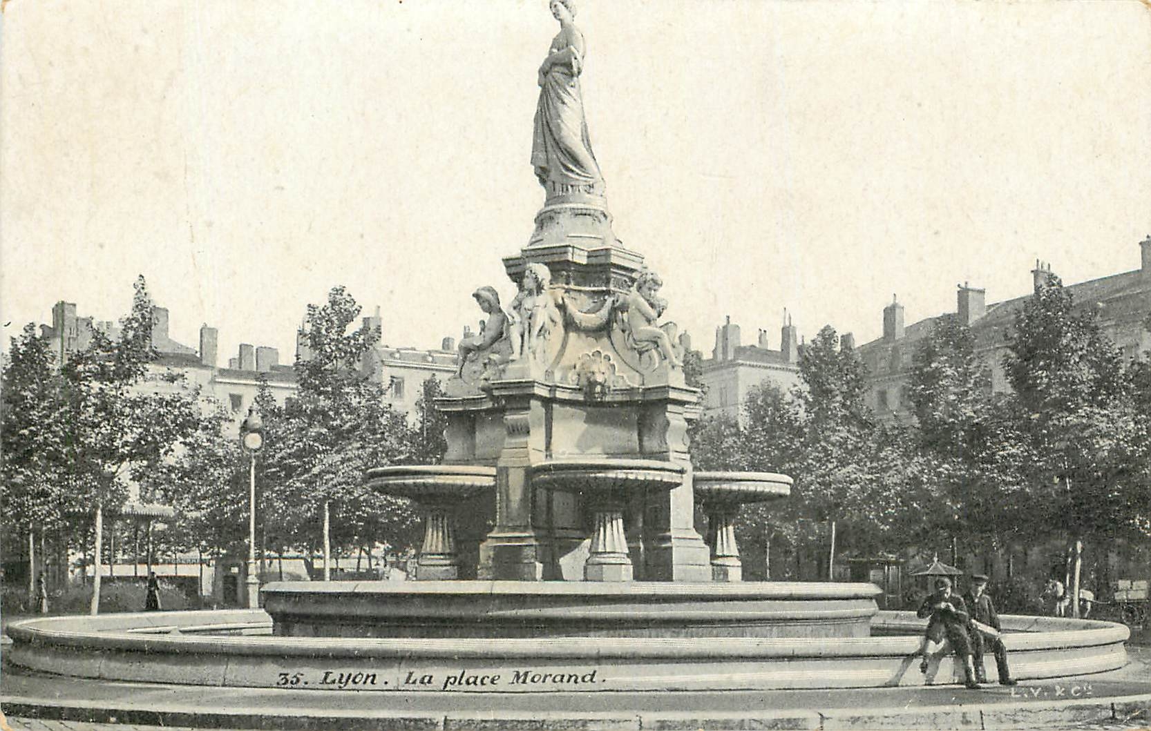 CPA Lyon La place Morand 