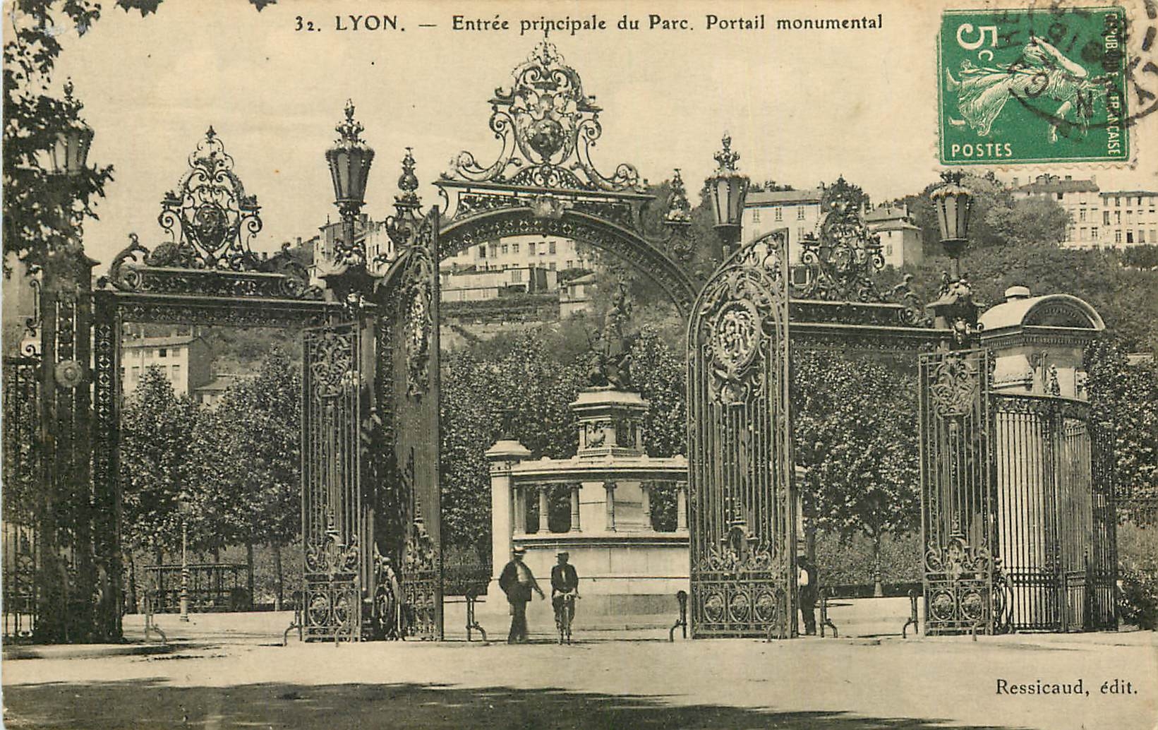 CPA Lyon Entree principale du Parc Portail monumental 