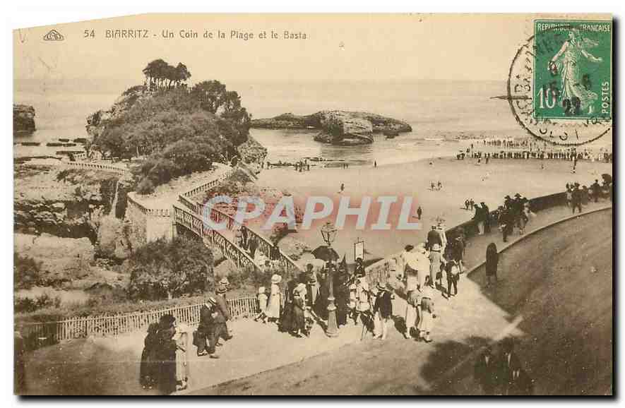 CPA Biarritz Un coin de la Plage et le Basta 