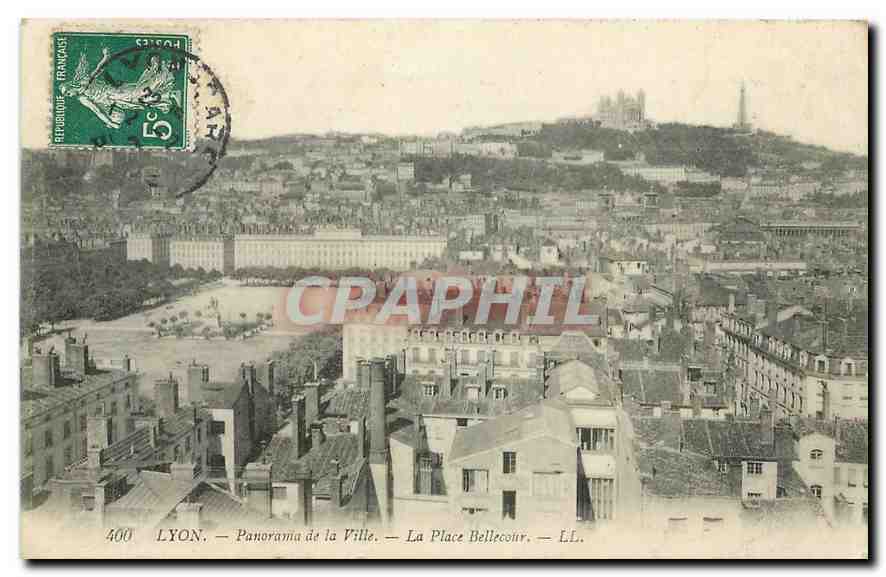 CPA Lyon Panorama de la Ville La Place Bellecour 