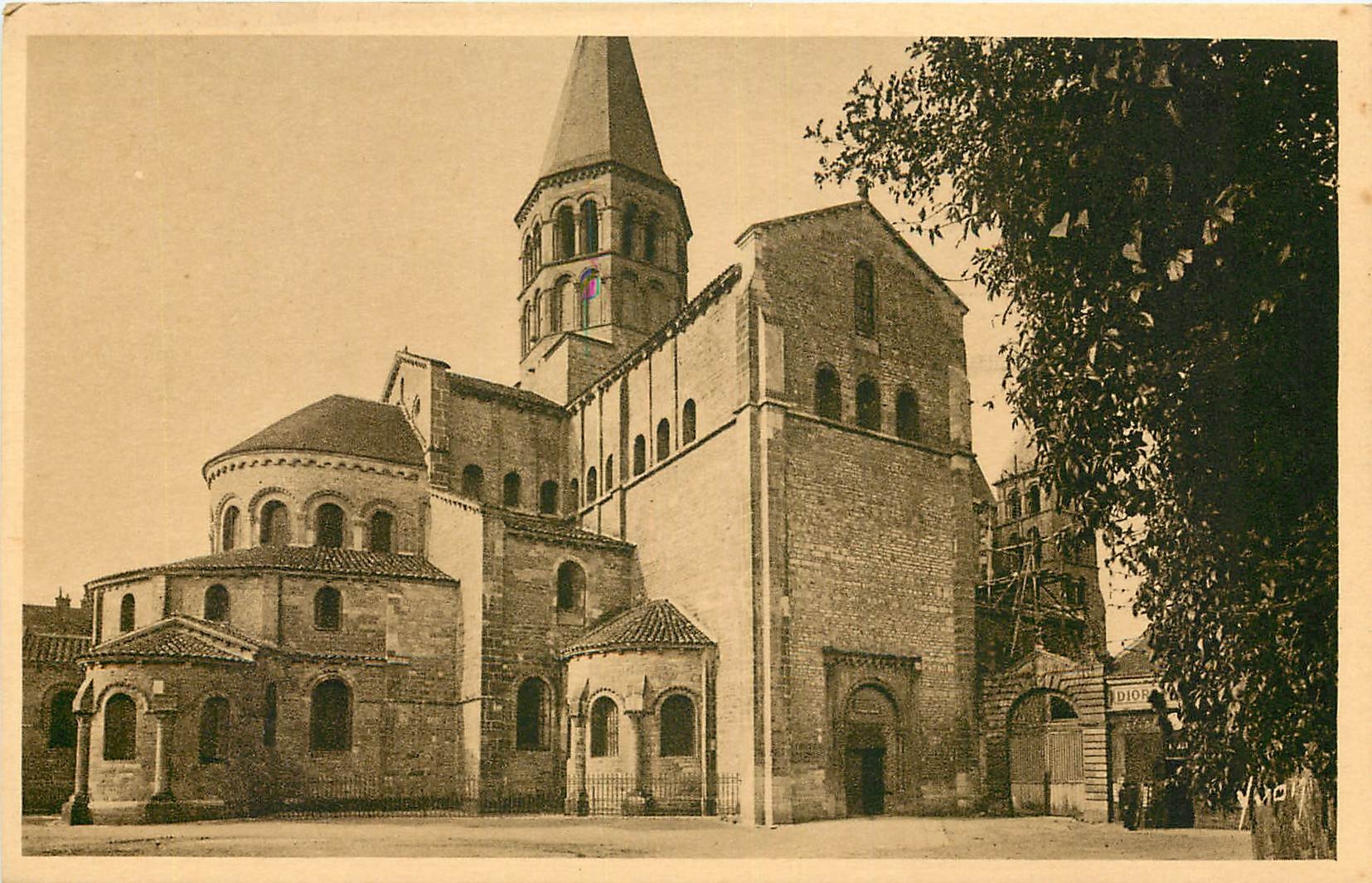 Paray-le-Monial — La Basilique du Sacré-Cœur (XIe s.) — Les Éditions d'Art Français