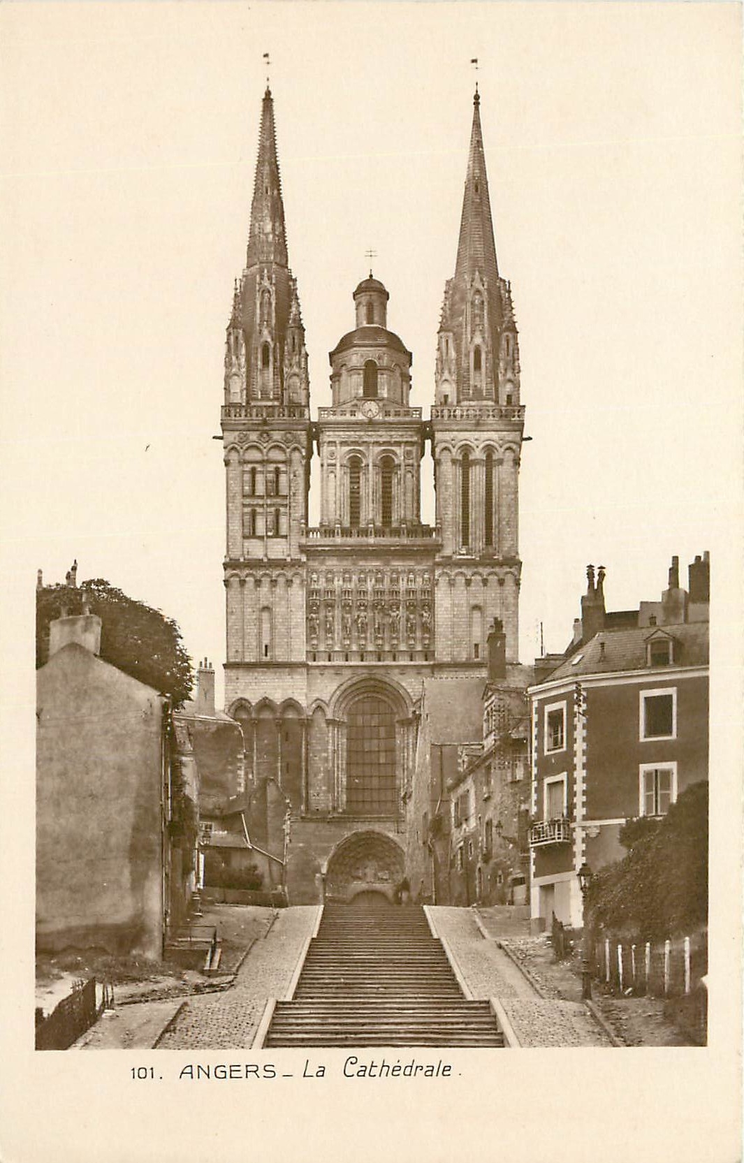 CPA Angers La Cathedrale 