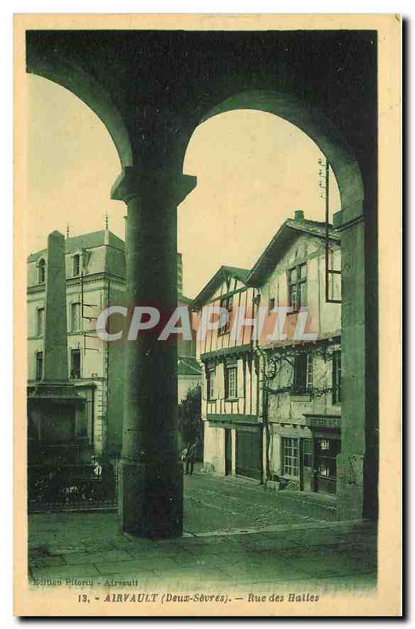 CPA Airvault Deux Sevres Rue des Halles 