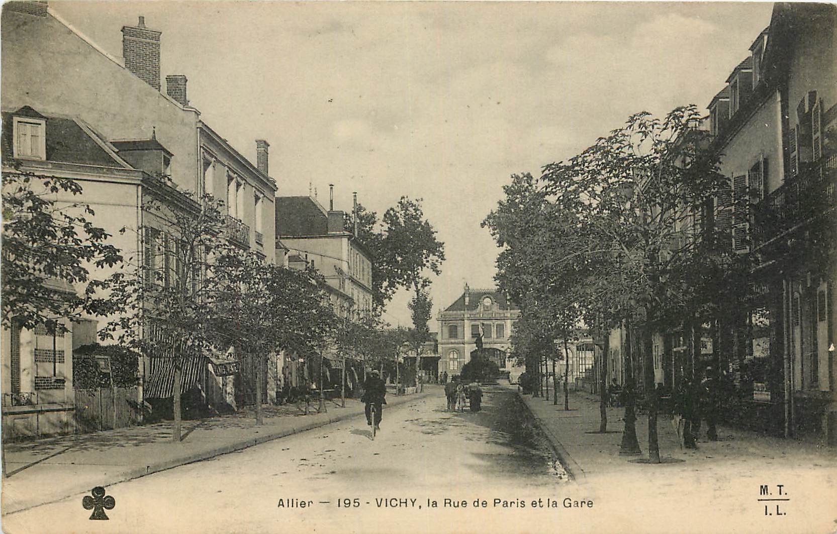 Vichy — Rue de Paris et la Gare — Allier — 195