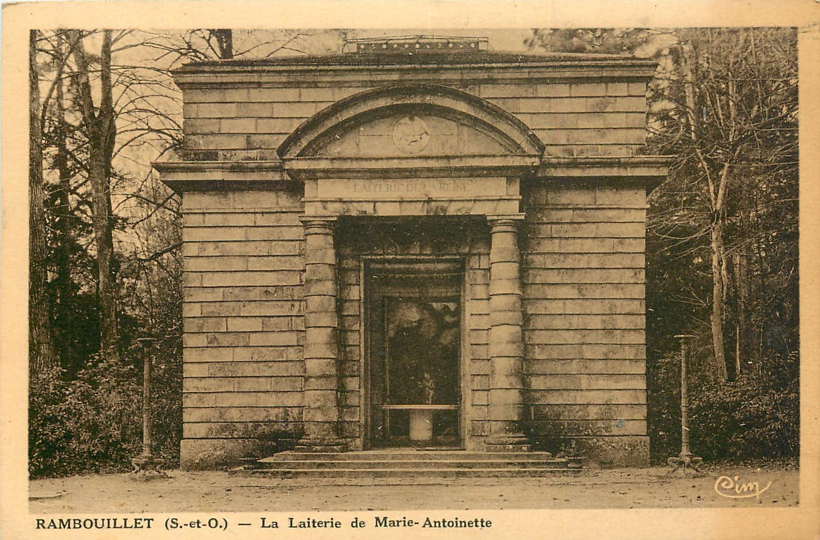 CPA Rambouillet S et O La Laiterie de Marie Antoinette 