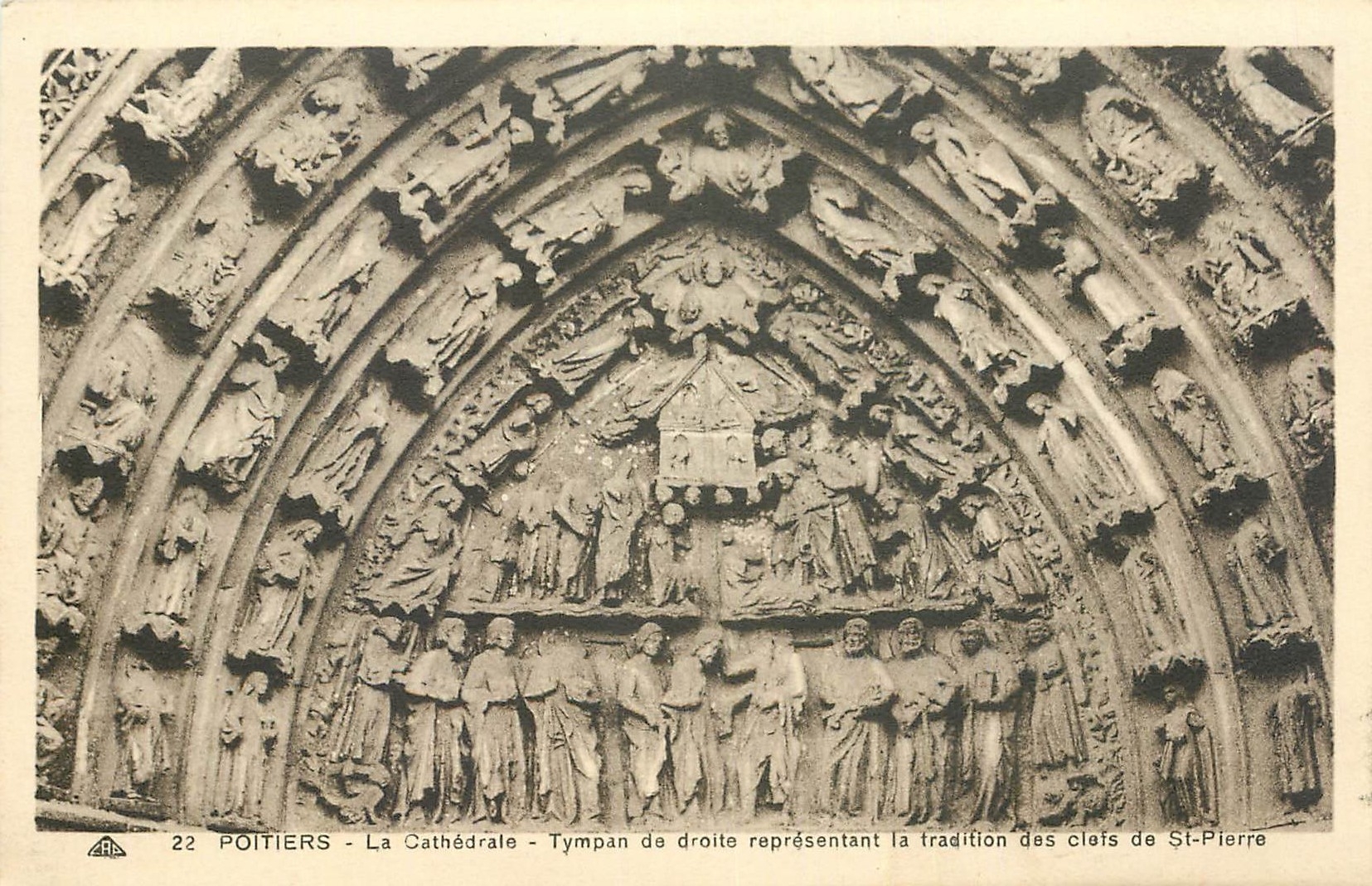 Poitiers - La Cathédrale - Tympaan de droite représentant la tradition des clefs de St-Pierre