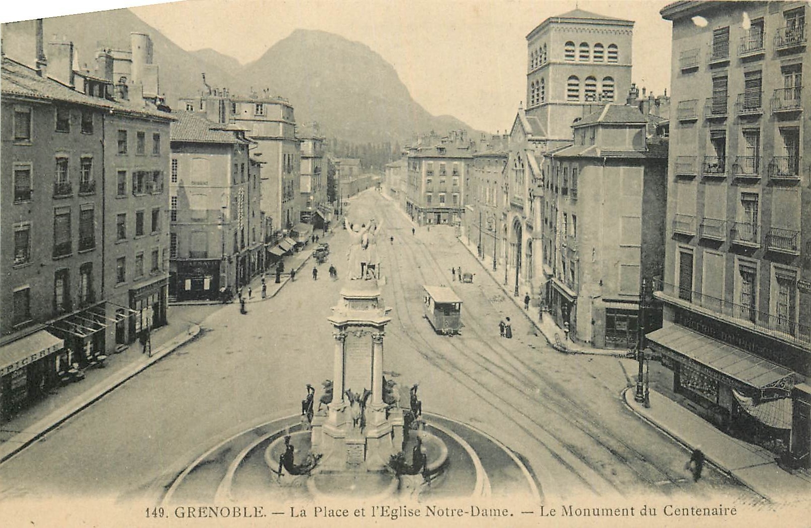 CPA Grenoble La Plade et l'Eglise Notre Dame Le Monument du Centenaire 