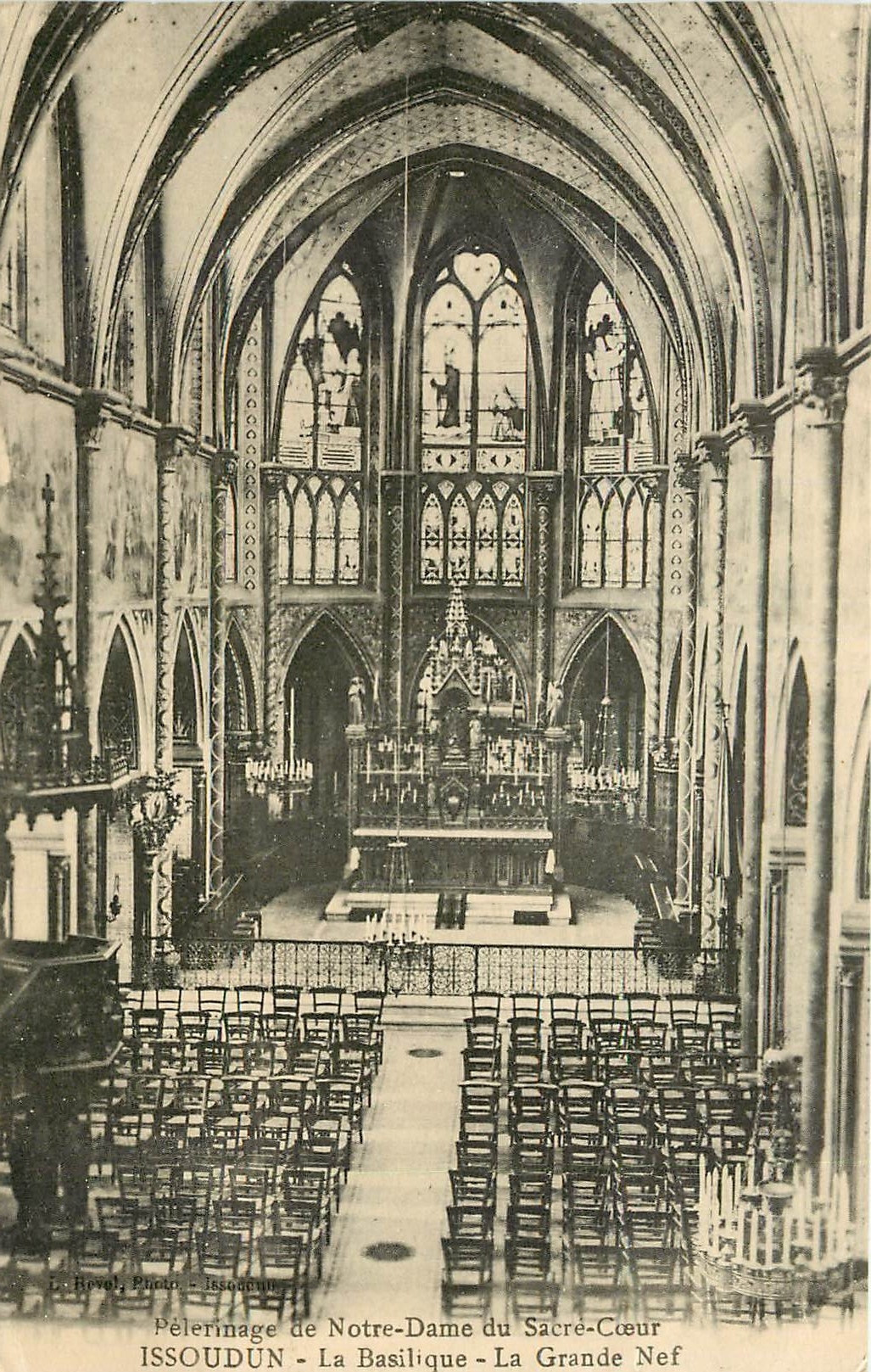 CPA Pelerinage de Notre Dame du Sacre Coeur Issoudun La Basilique La Grande Nef 