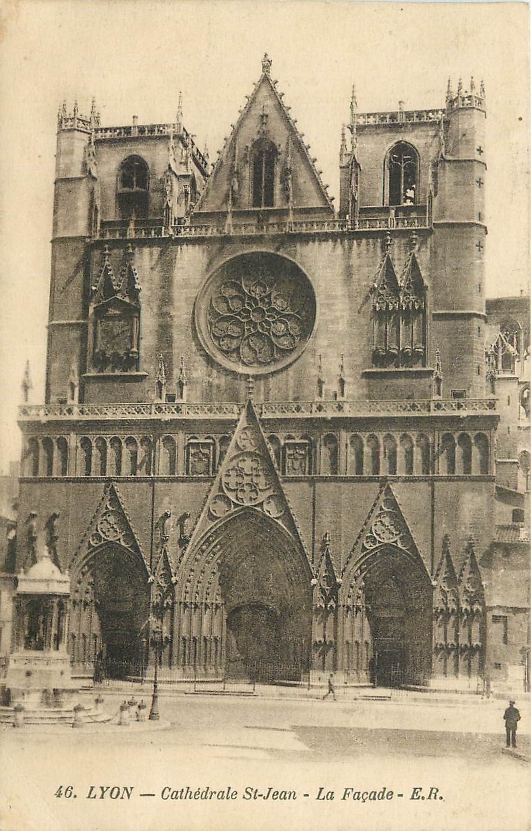 CPA Lyon Cathedrale St Jean La Facade 