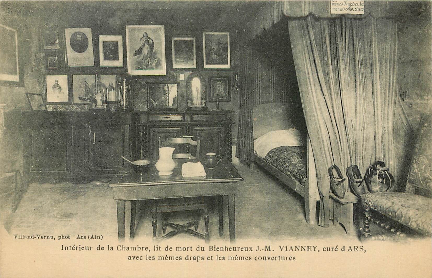 CPA Interieur de la Chambre lit de mort du Bienheureux J M Vianney cure d'Ars 