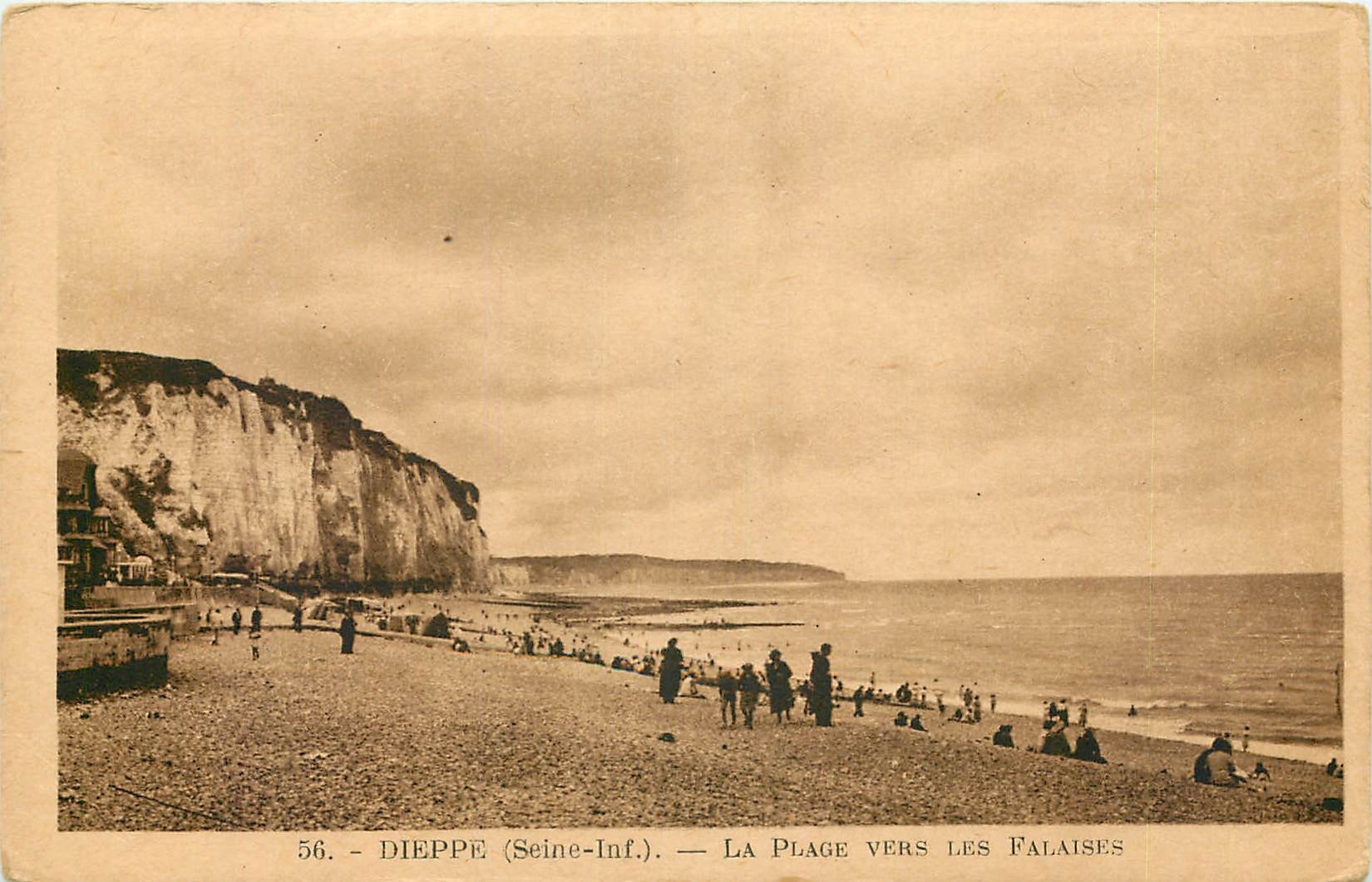 CPA Dieppe Seine Inf La Plage vers les Falaises 