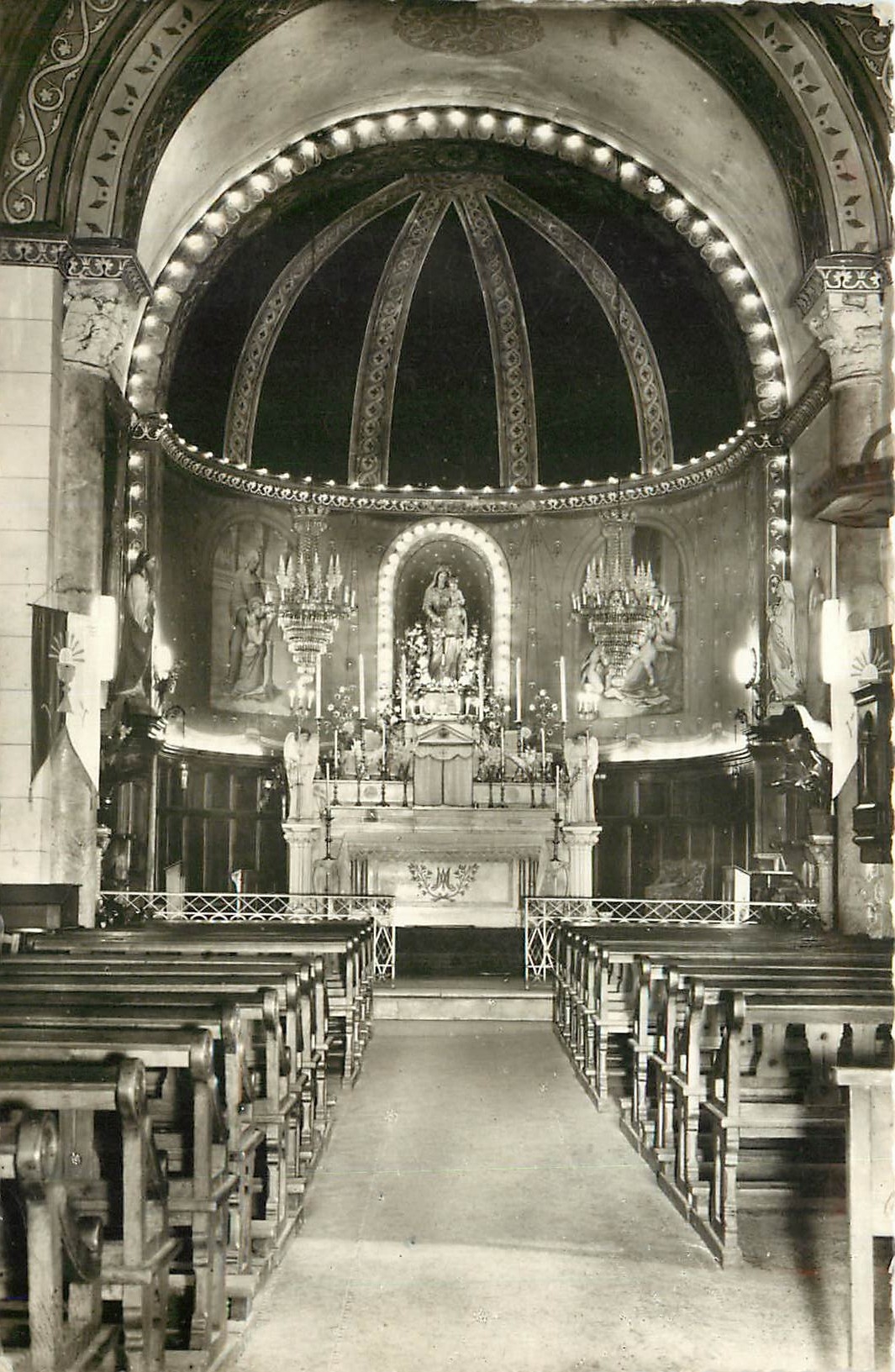 CPA Interieur de l'Eglise 