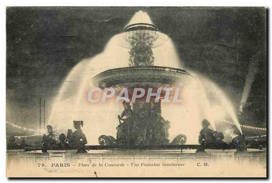 CPA Paris Place de la Concorde Une Fontaine lumineuse 