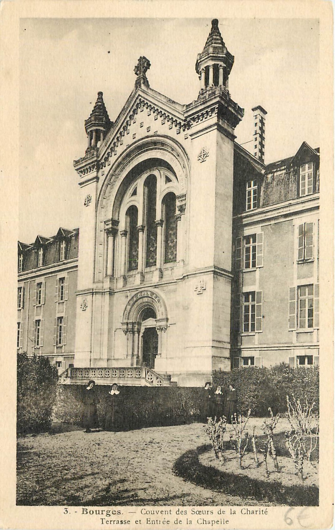 CPA Bourges Couvent des Soeurs de la Charite Terrasse et Entree de la Chapelle 