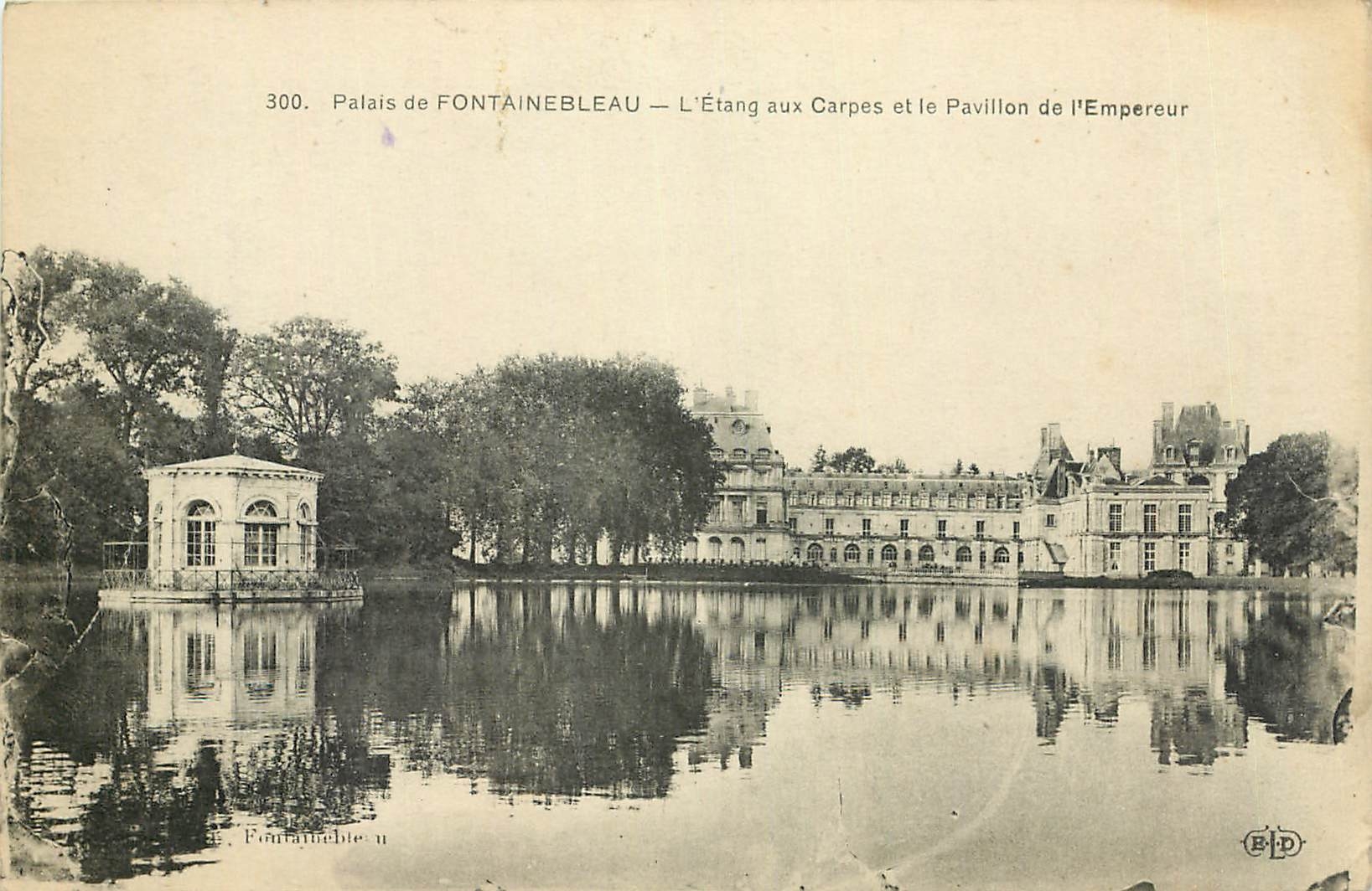 Palais de FONTAINEBLEAU — L'Étang aux Carpes et le Pavillon de l'Empereur — Éditeur E.P.D. n°300