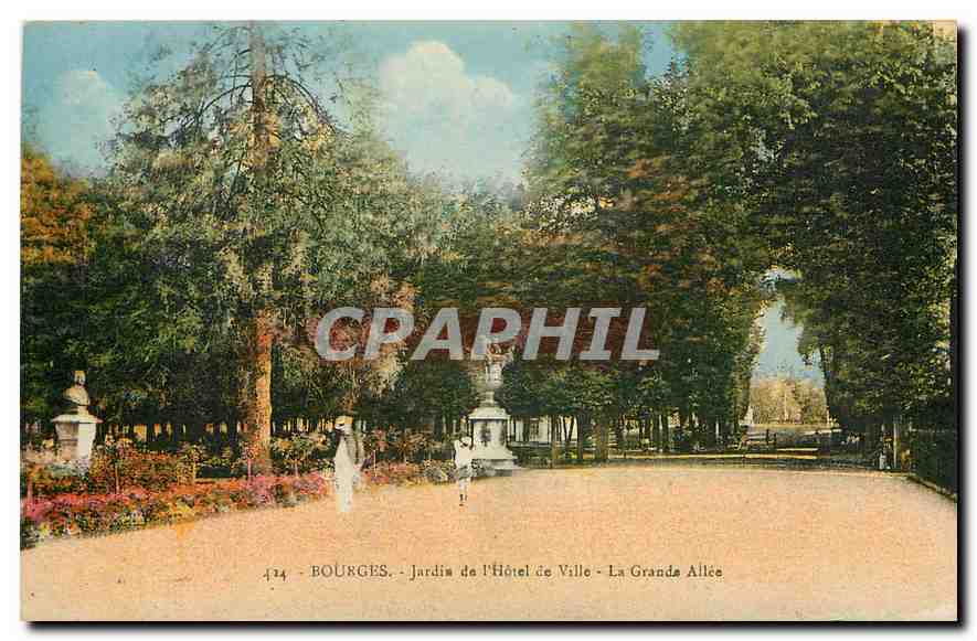 CPA Bourges Jardin de l'Hotel de Ville La Grande Allee 