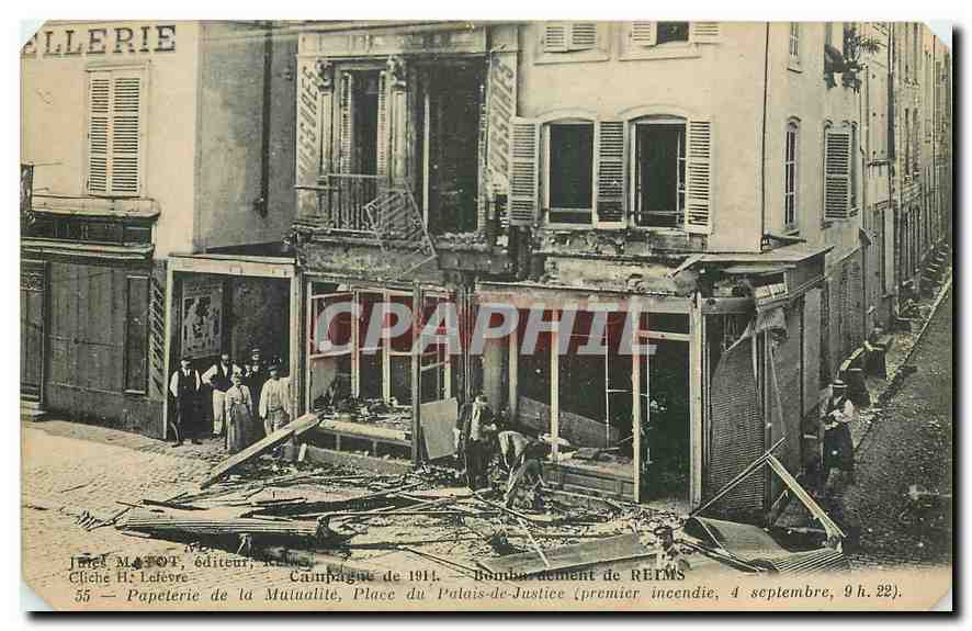 CPA Campagne de 1914 Bombardement de Reims Papiere de la Mulualite Place du Palais de Justice Milita