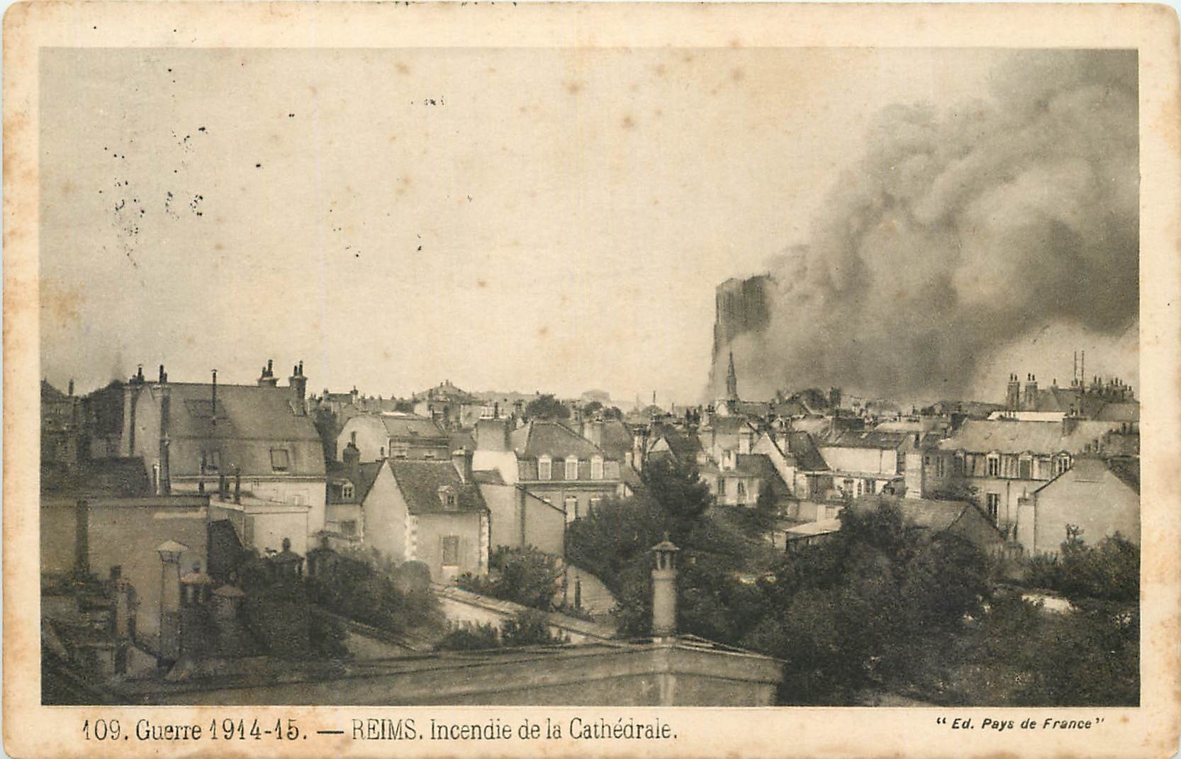 CPA Guerre 1914-15 Reims Incendie de la Cathedrale 