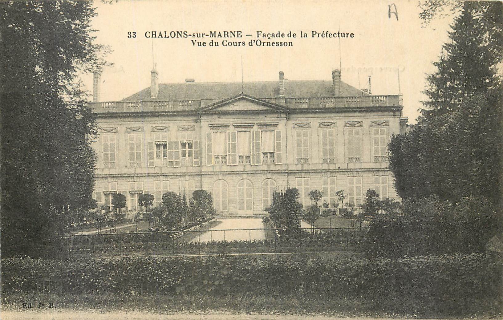 CPA Chalons sur Marne Facade de la Prefecture Vue du Cours d'Ornesson 