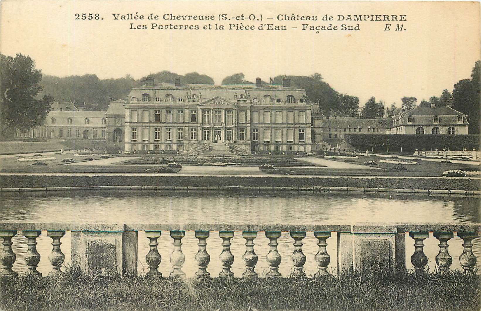 CPA Vallee de Chevreuse S et O Chateau de Dampierre les Parterres et la Piece d'Eau Facade Sud 