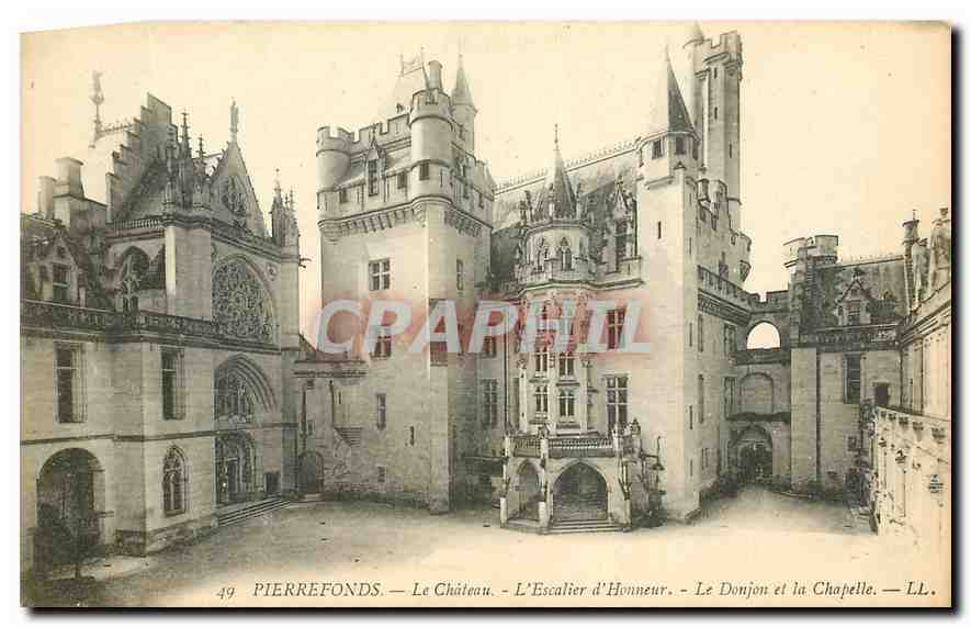 CPA Pierrefonds Le Chateau L'Escalier d'Honneur Le Donjon et la Chapelle 