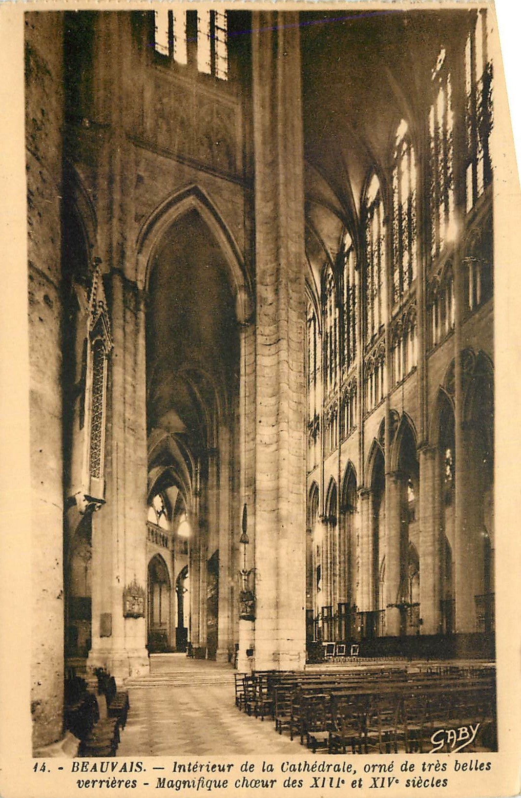 Beauvais - Intérieur de la Cathédrale, orné de très belles verrières - Magnifique chœur des XIIIe et XIVe siècles — Gaby