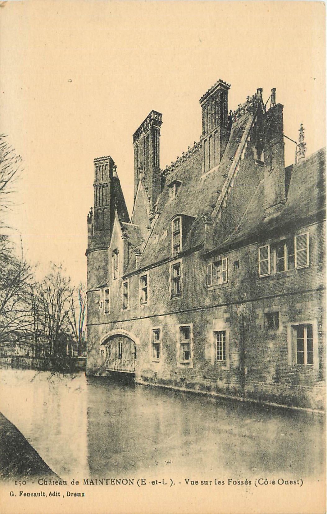 CPA Chateau de Maintenon E et L Vue sur les Fosses Cote Ouest 