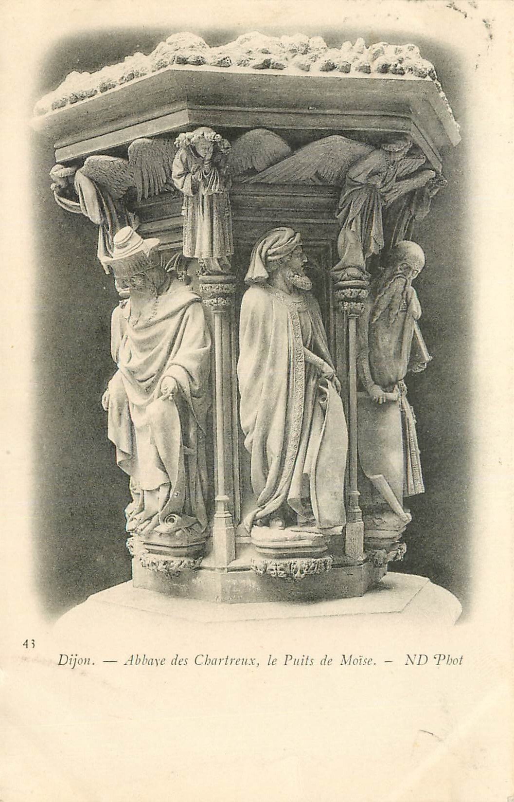 CPA Dijon Abbaye des Chartreux le Puits de Moise 