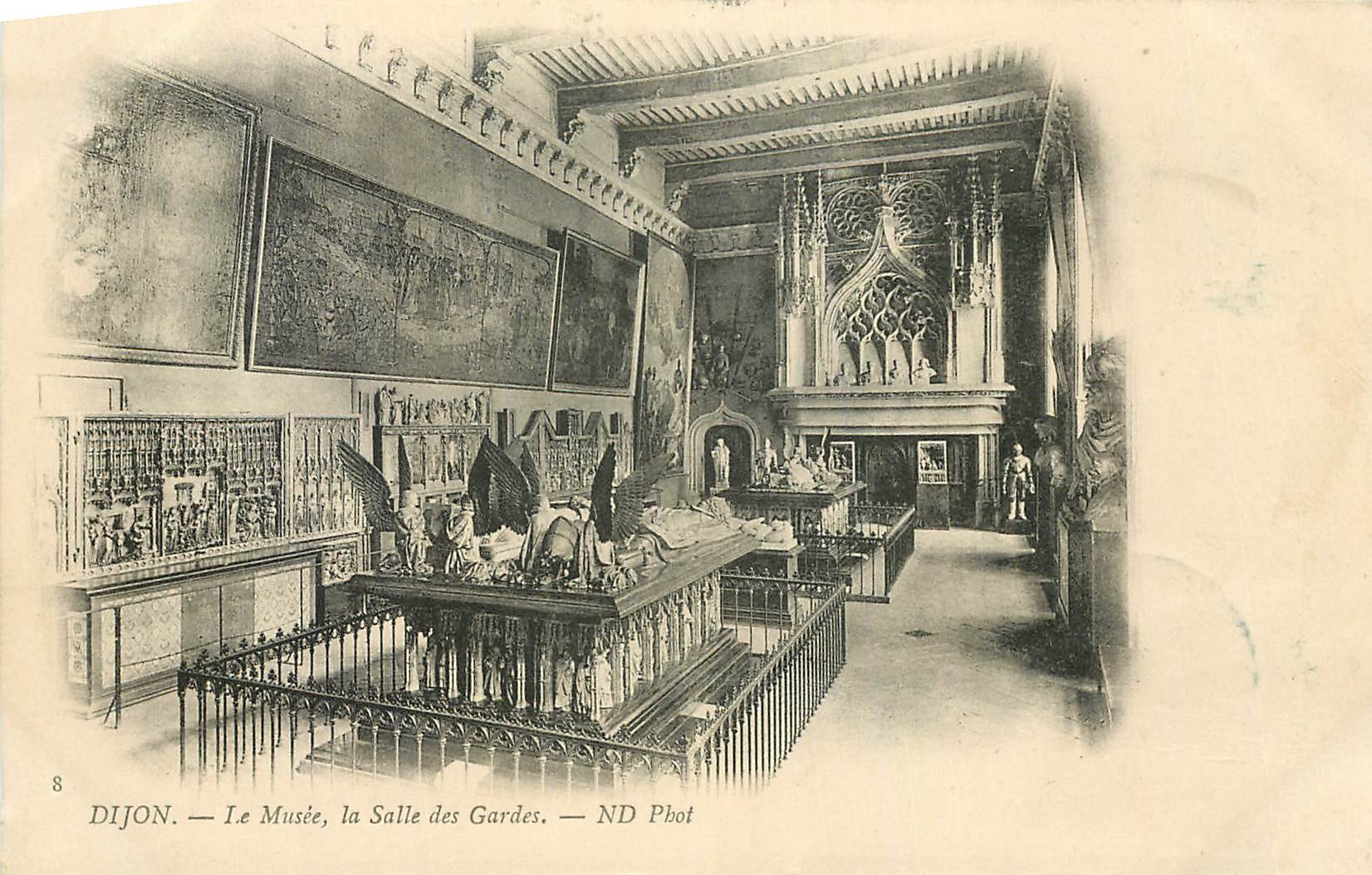 CPA Dijon le Musee la Salle des Gardes 